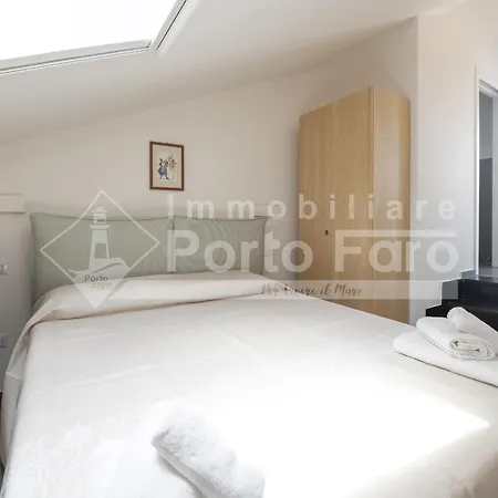 5 Centro - Trilocale Con Terrazza Vista Mare Porto Faro Lägenhet