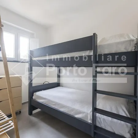 5 Centro - Trilocale Con Terrazza Vista Mare Porto Faro Lägenhet