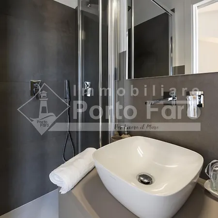 5 Centro - Trilocale Con Terrazza Vista Mare Porto Faro * بالاو